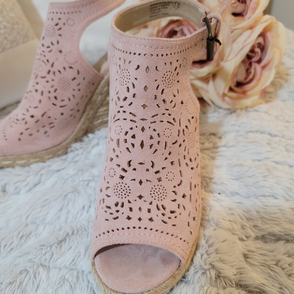 Beautiful Pink Not Rated Sandals size 7 1/2 - Picture 9 of 16